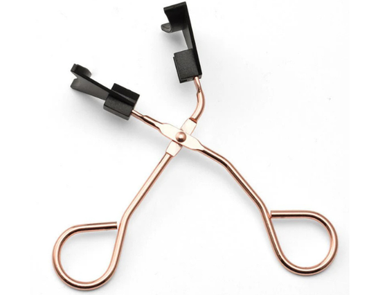 Professional magnetic eyelash curler designed for comfortable everyday use.