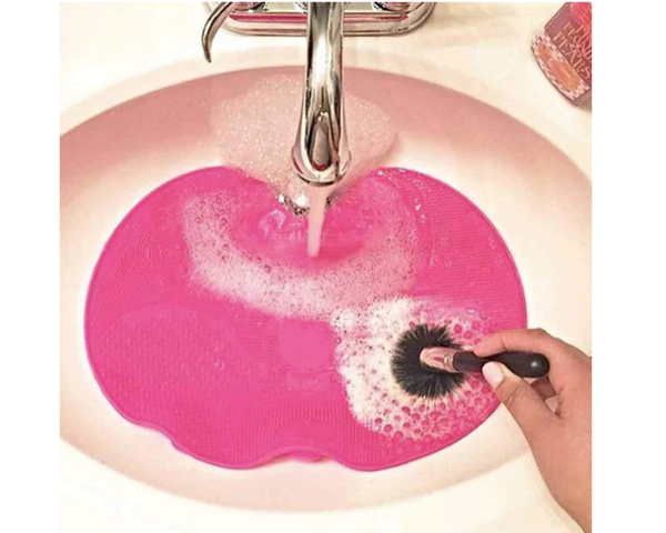Brush cleaning pad