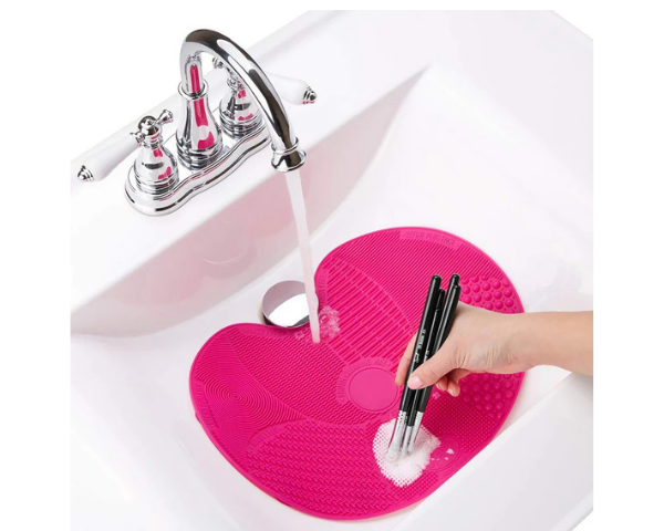 Makeup brush cleaner